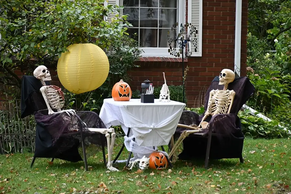 Skeletons Doing Tea